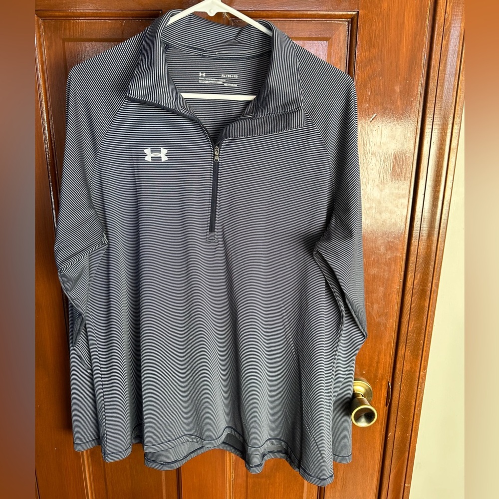 Under Armour heat gear navy and gray stripe half zip long sleeve women’s XL EUC
